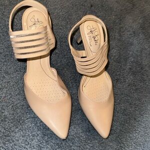 Women’s 2-inch Pump Heel size 7